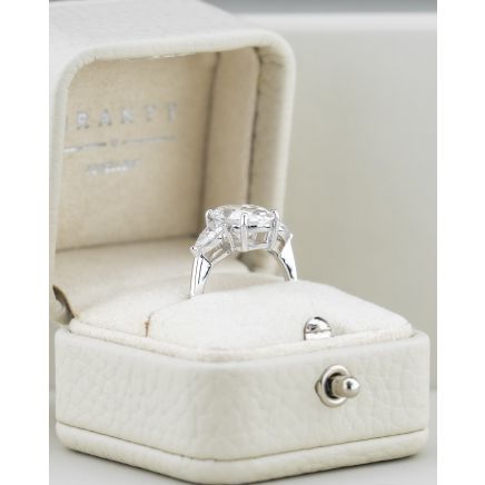 OVAL TRILOGY RING 4.0CT E VVS1